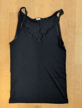 Hanro Black Lace-Trim Camisole